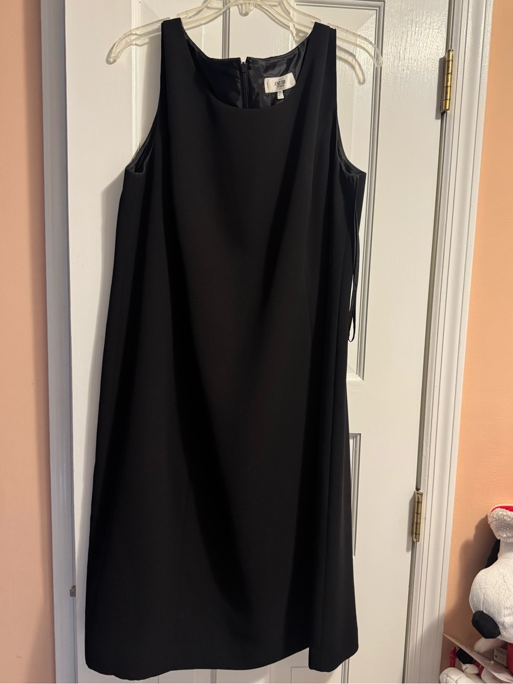 NWOT! Jones Studio Sleeveless black shift dress with a round neckline size 18W